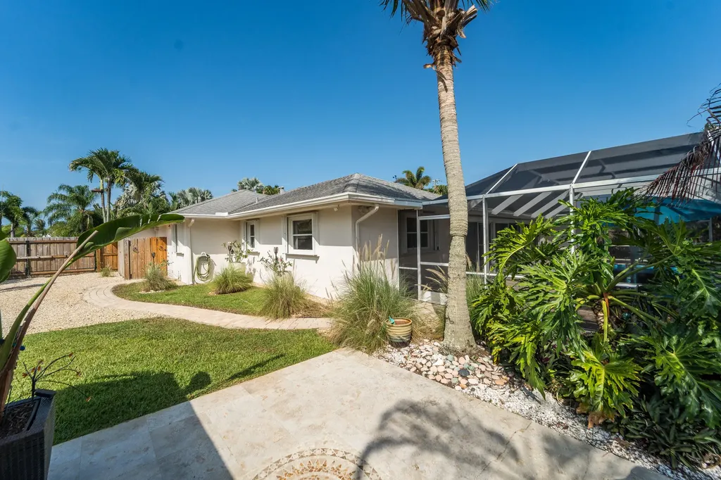 18 Saddleback Road Tequesta FL 33469