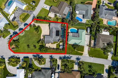 18 Saddleback Road Tequesta FL 33469