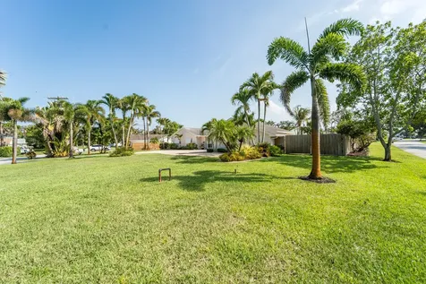 18 Saddleback Road Tequesta FL 33469