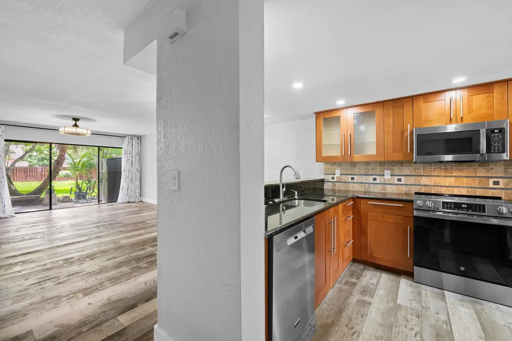 4221 SW 71st Terrace Davie FL 33314