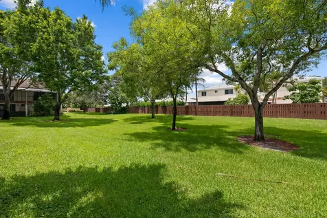 4221 SW 71st Terrace Davie FL 33314