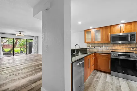 4221 SW 71st Terrace Davie FL 33314