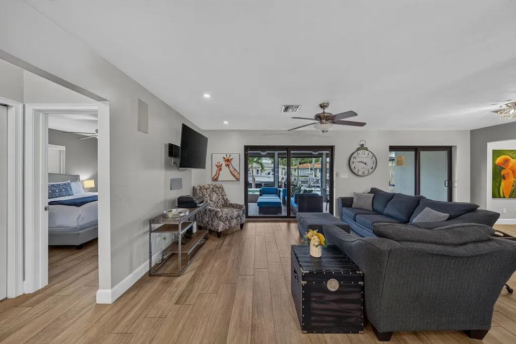 2542 SE 10th Street Pompano Beach FL 33062