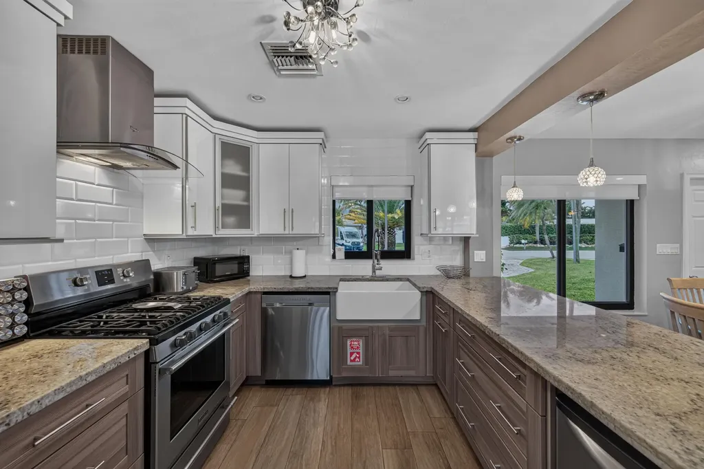 2542 SE 10th Street Pompano Beach FL 33062