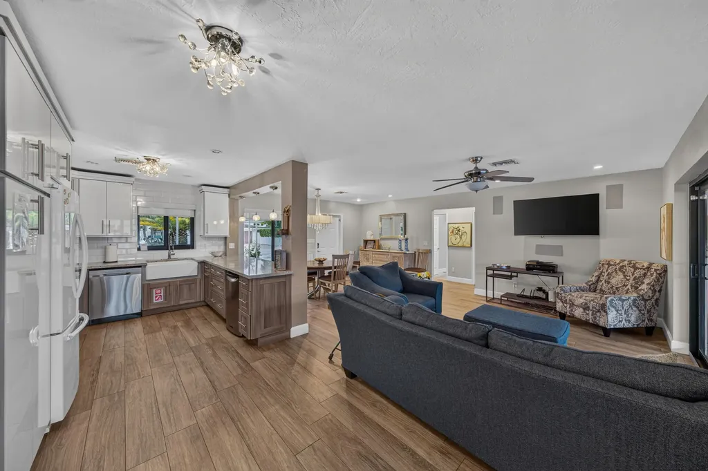 2542 SE 10th Street Pompano Beach FL 33062