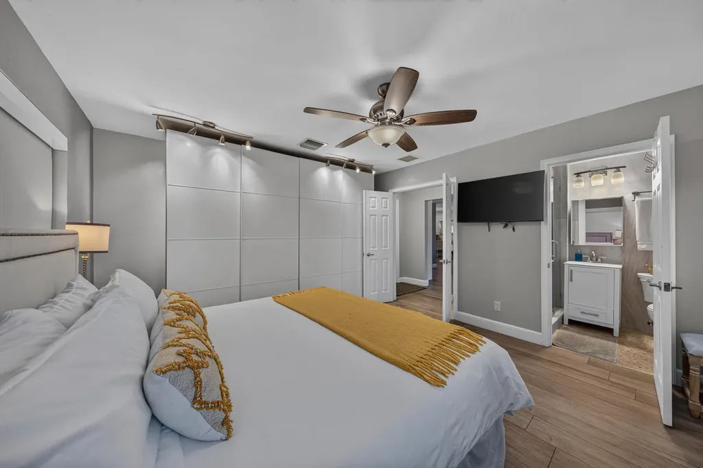 2542 SE 10th Street Pompano Beach FL 33062