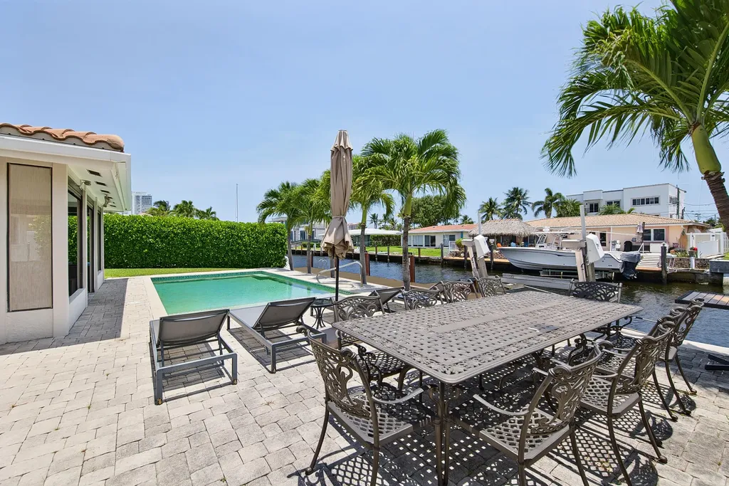 2542 SE 10th Street Pompano Beach FL 33062