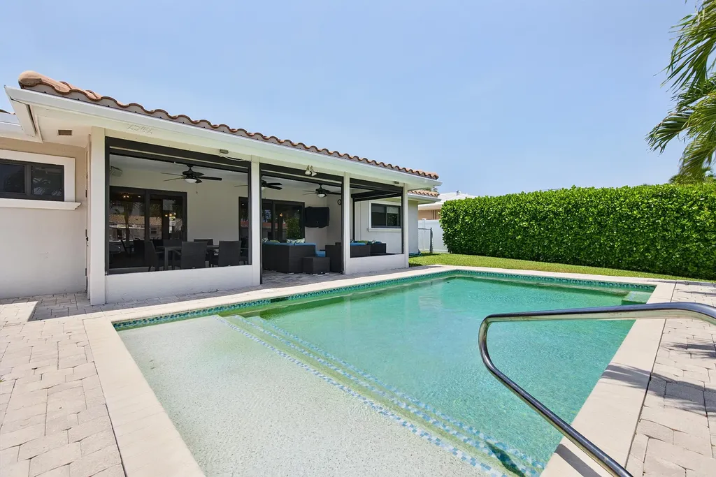 2542 SE 10th Street Pompano Beach FL 33062