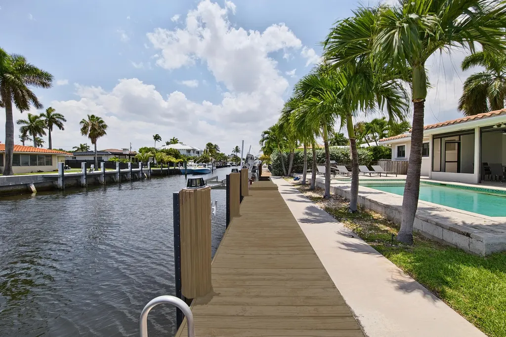 2542 SE 10th Street Pompano Beach FL 33062