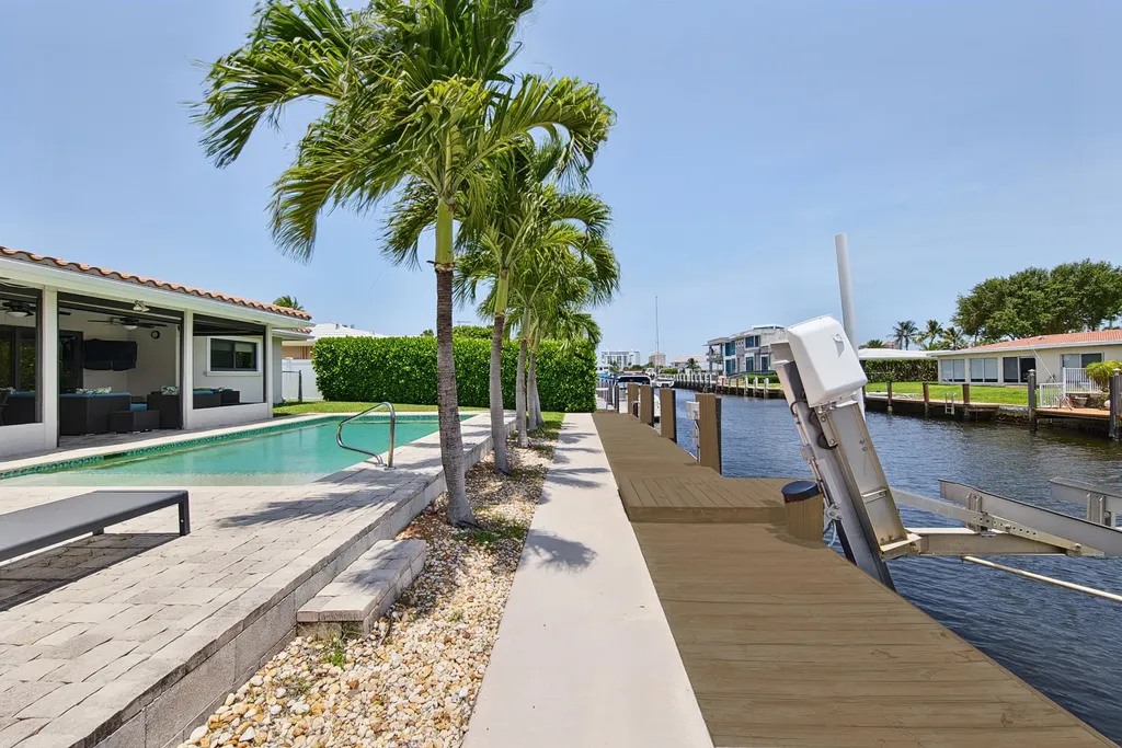 2542 SE 10th Street Pompano Beach FL 33062