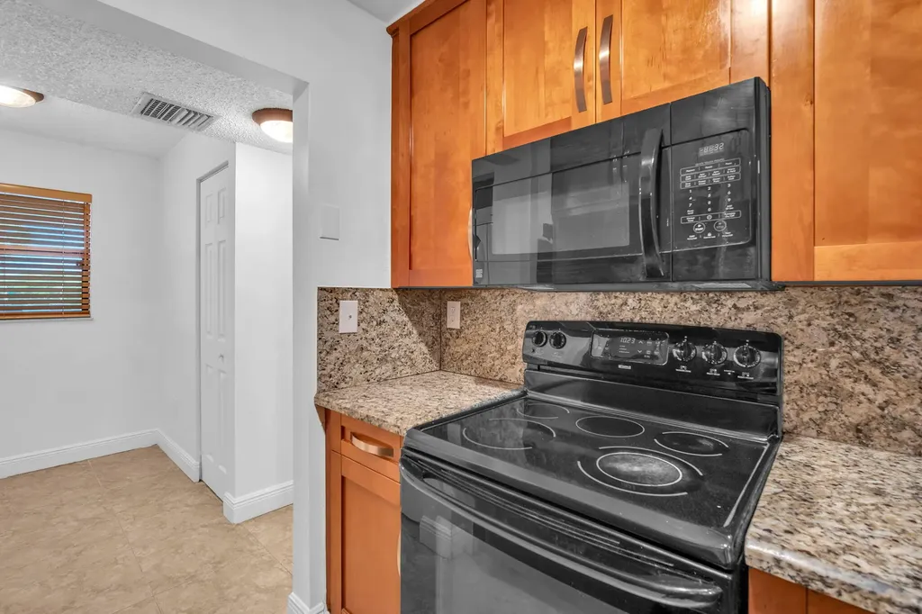 1021 Mockingbird Lane Plantation FL 33324