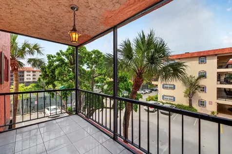 660 Tennis Club Drive Fort Lauderdale FL 33311
