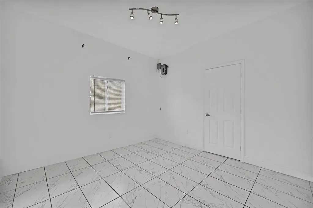 1114 NW 39th Street Miami FL 33127