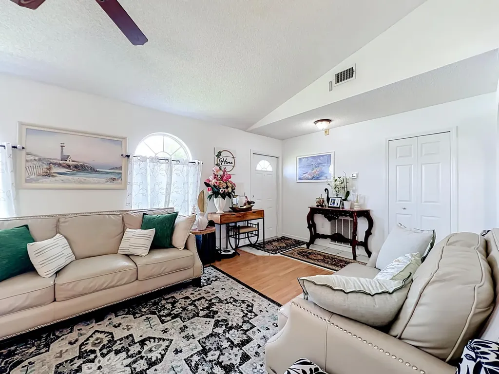 985 Canton Street NW Palm Bay FL 32907