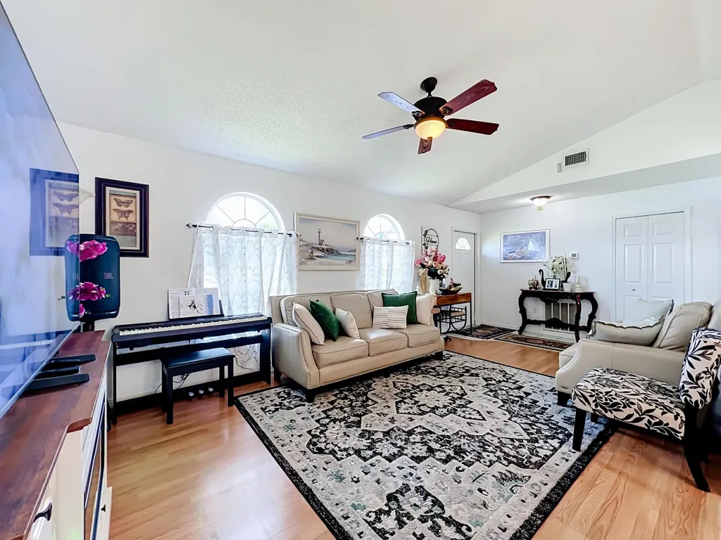 985 Canton Street NW Palm Bay FL 32907