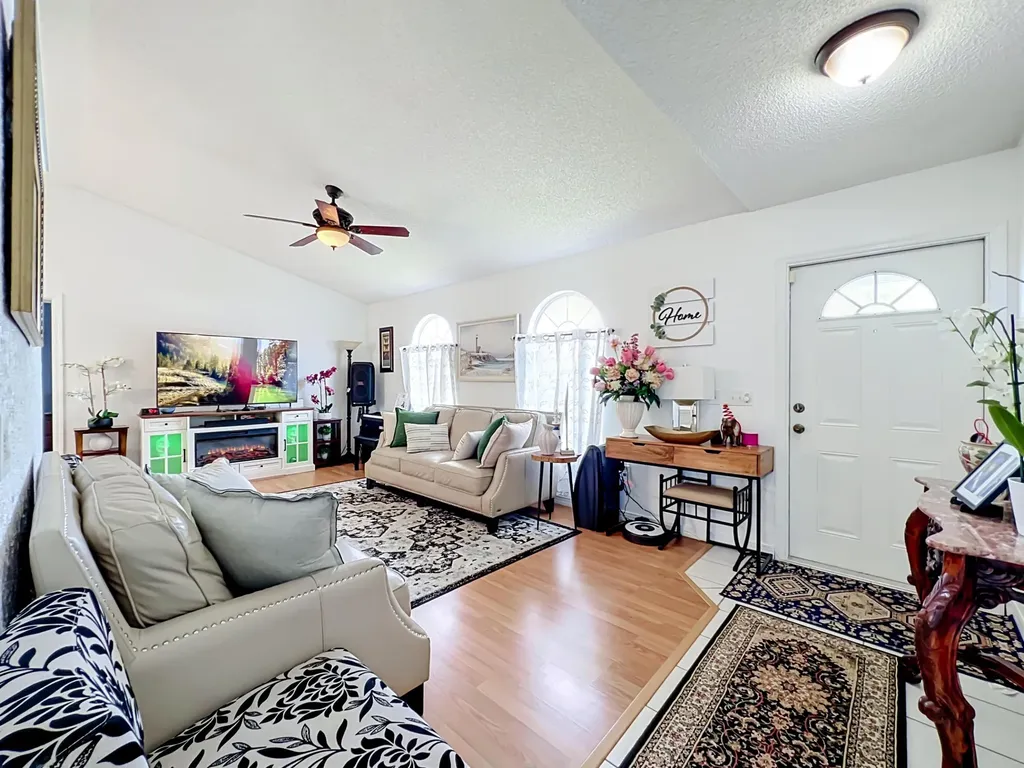 985 Canton Street NW Palm Bay FL 32907