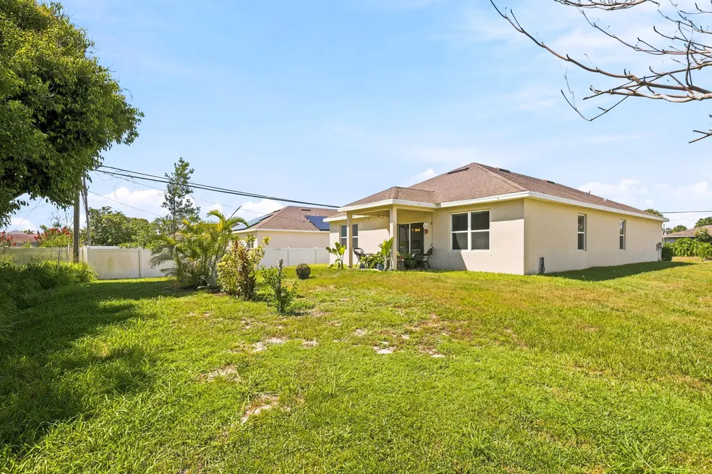 2096 SW Leafy Road Port St Lucie FL 34953