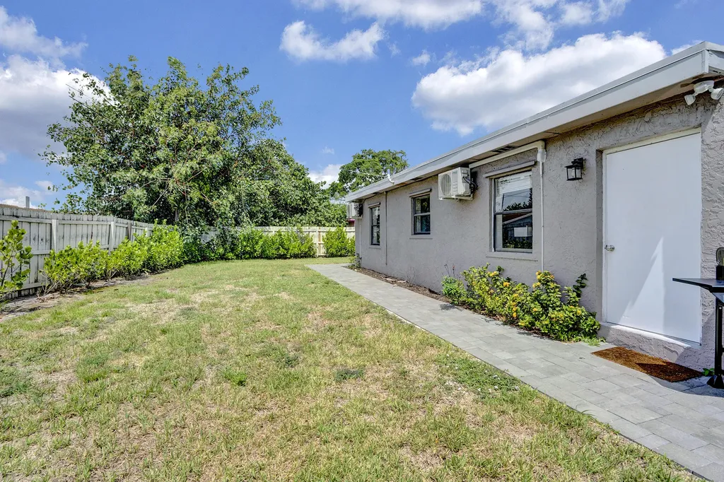 216 NW 4th Avenue Boynton Beach FL 33435