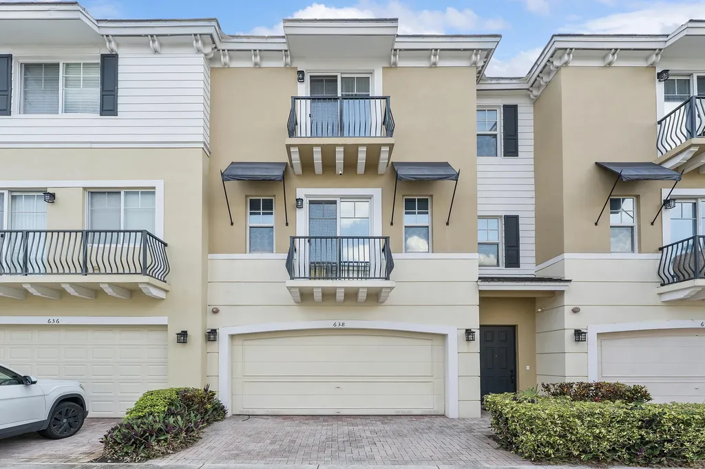 638 NW 38th Circle Boca Raton FL 33431