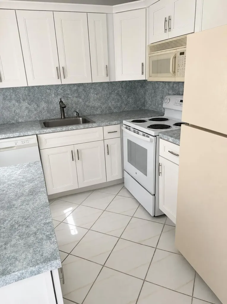 305 Fanshaw H Boca Raton FL 33434