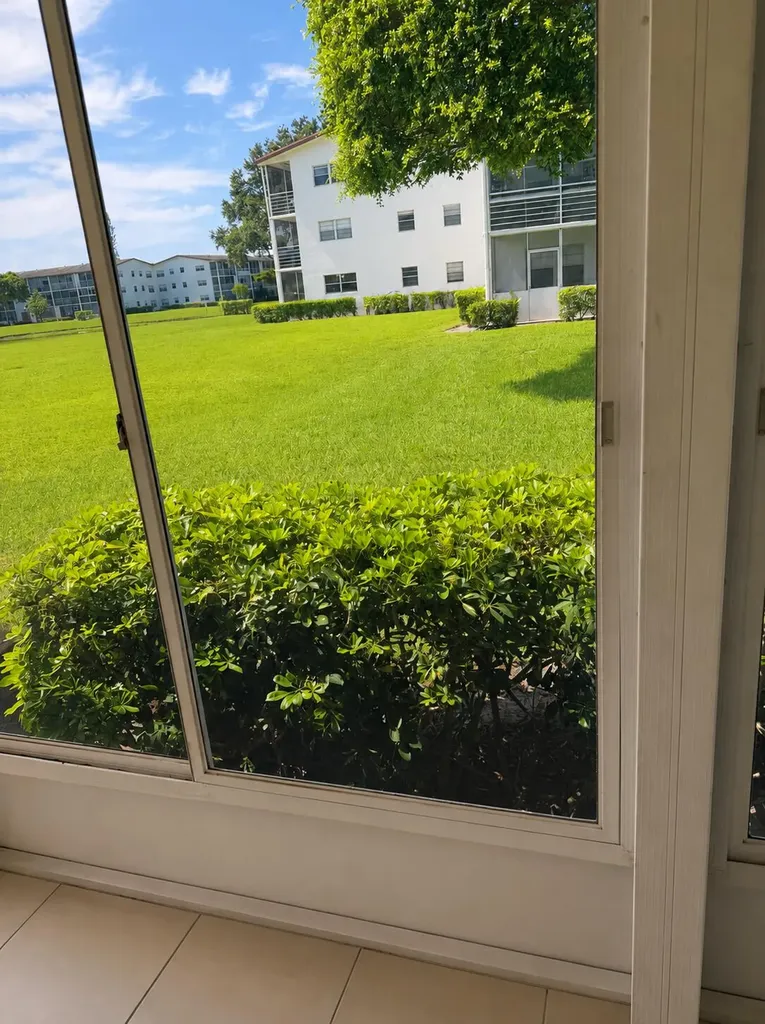 305 Fanshaw H Boca Raton FL 33434