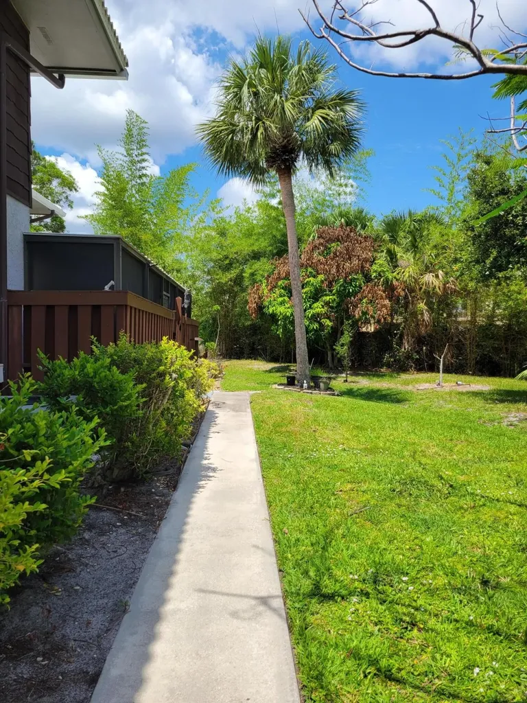 903 SE Camelot Gardens Boulevard SE Port St Lucie FL 34952
