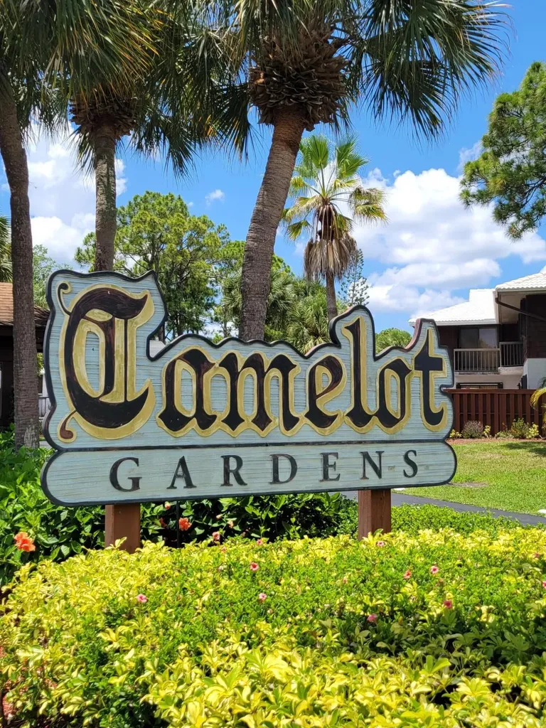 903 SE Camelot Gardens Boulevard SE Port St Lucie FL 34952