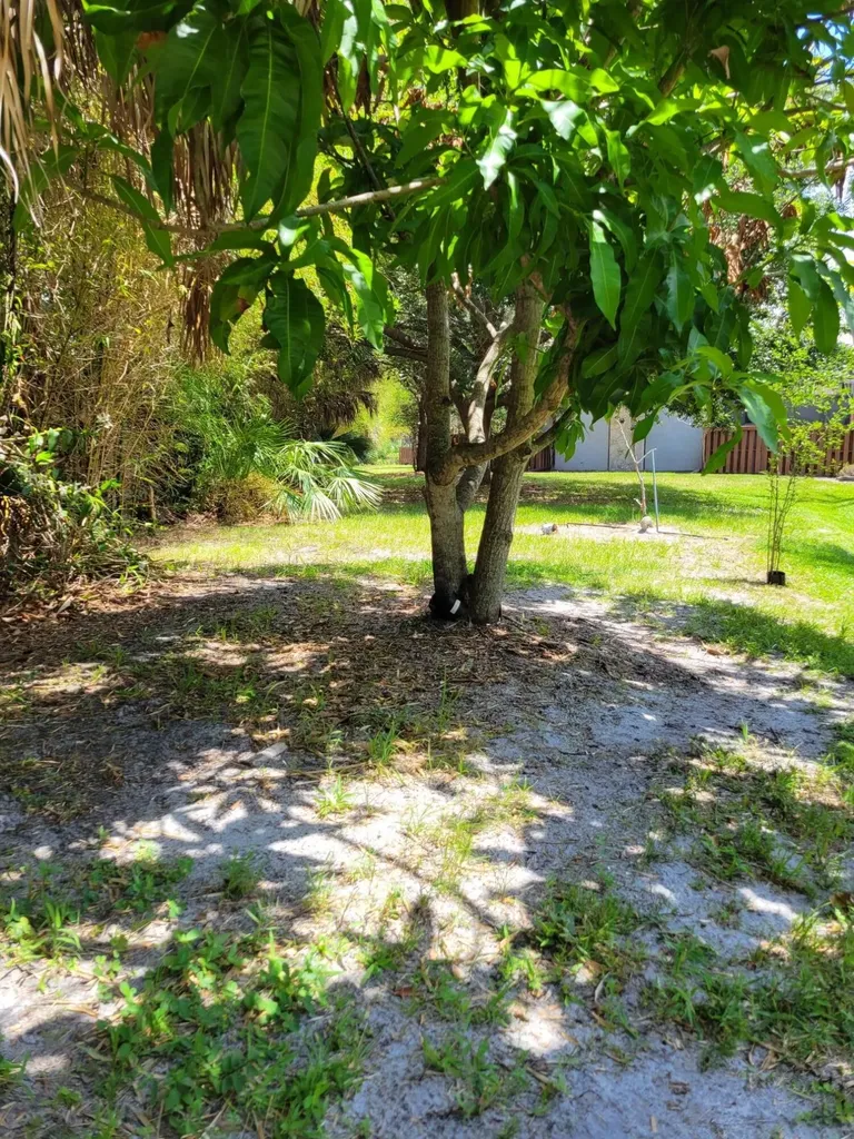 903 SE Camelot Gardens Boulevard SE Port St Lucie FL 34952