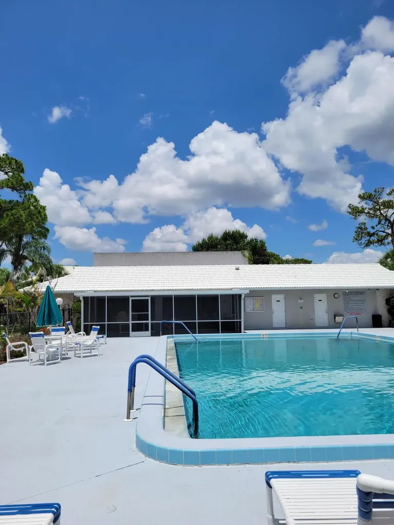 903 SE Camelot Gardens Boulevard SE Port St Lucie FL 34952