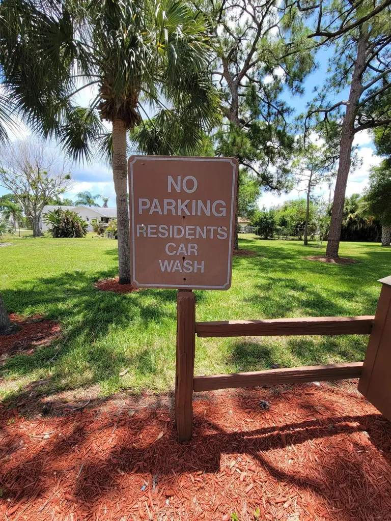 903 SE Camelot Gardens Boulevard SE Port St Lucie FL 34952