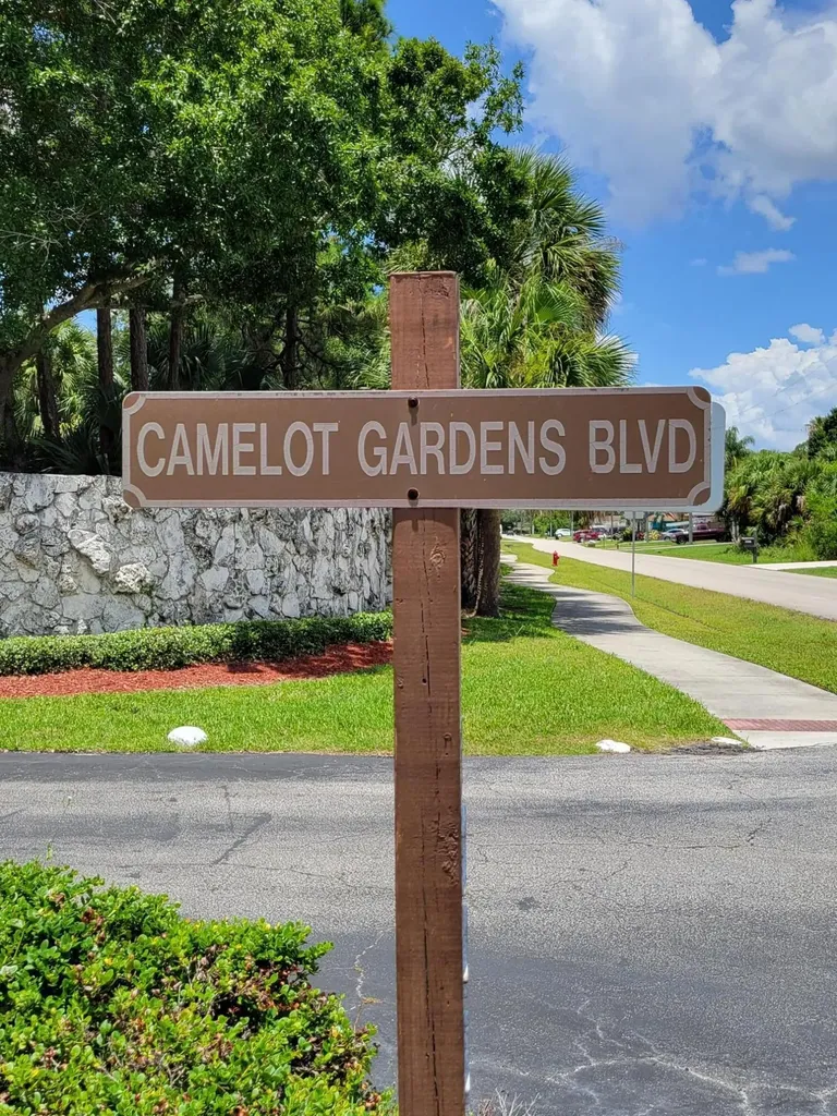 903 SE Camelot Gardens Boulevard SE Port St Lucie FL 34952