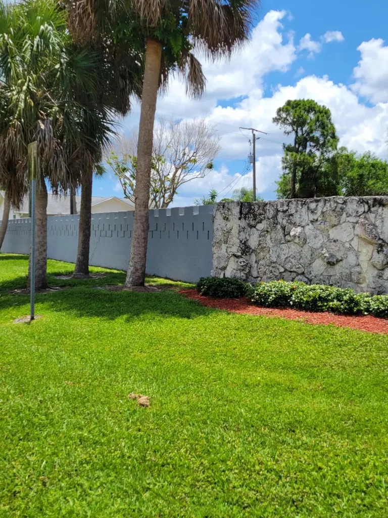 903 SE Camelot Gardens Boulevard SE Port St Lucie FL 34952