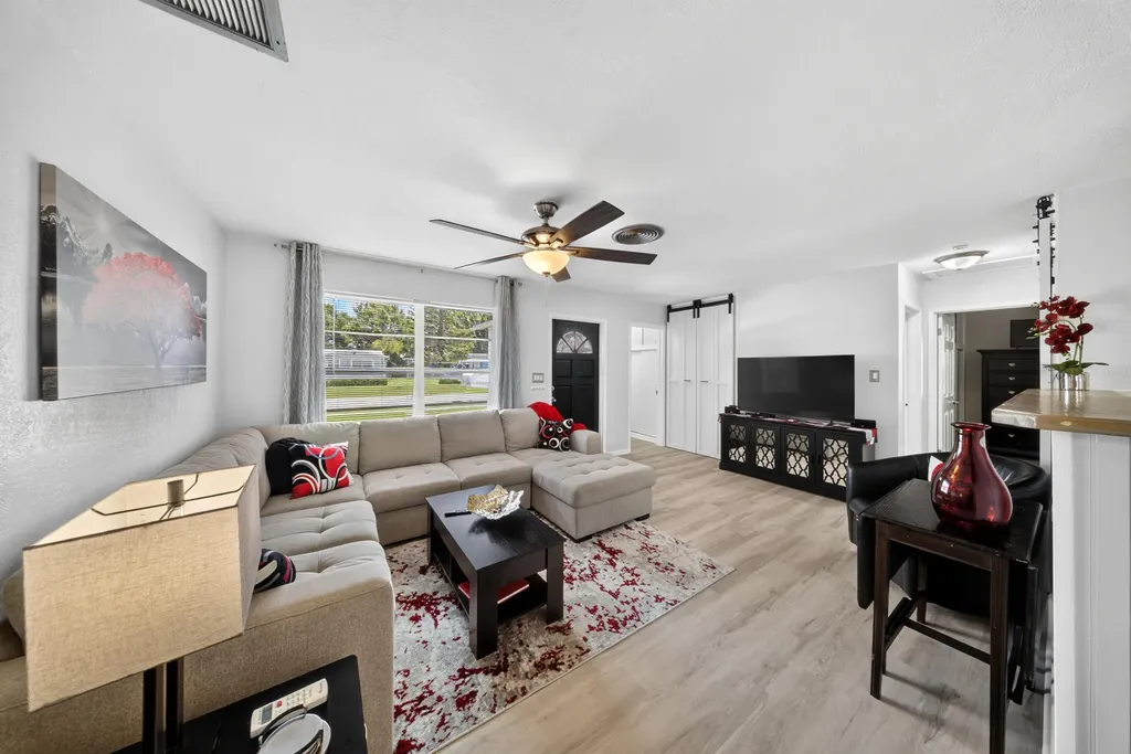 1105 Jasmine Avenue Fort Pierce FL 34982