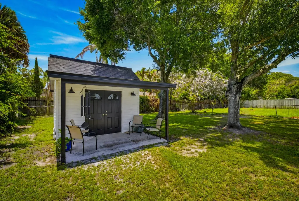 1105 Jasmine Avenue Fort Pierce FL 34982