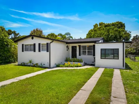 1105 Jasmine Avenue Fort Pierce FL 34982