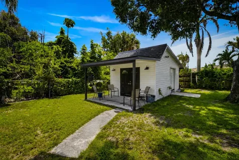 1105 Jasmine Avenue Fort Pierce FL 34982