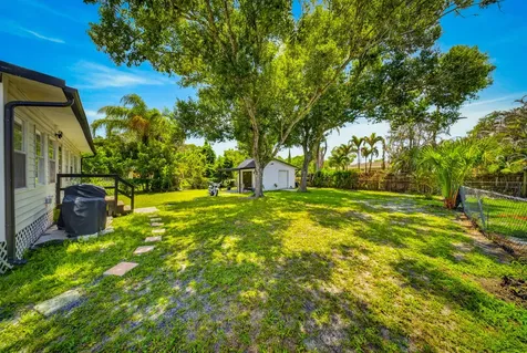1105 Jasmine Avenue Fort Pierce FL 34982