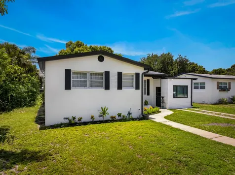 1105 Jasmine Avenue Fort Pierce FL 34982