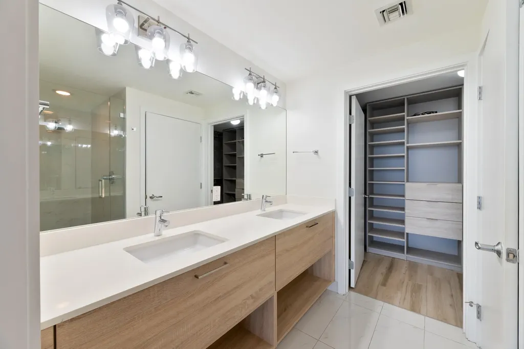 16385 Biscayne Boulevard North Miami Beach FL 33160
