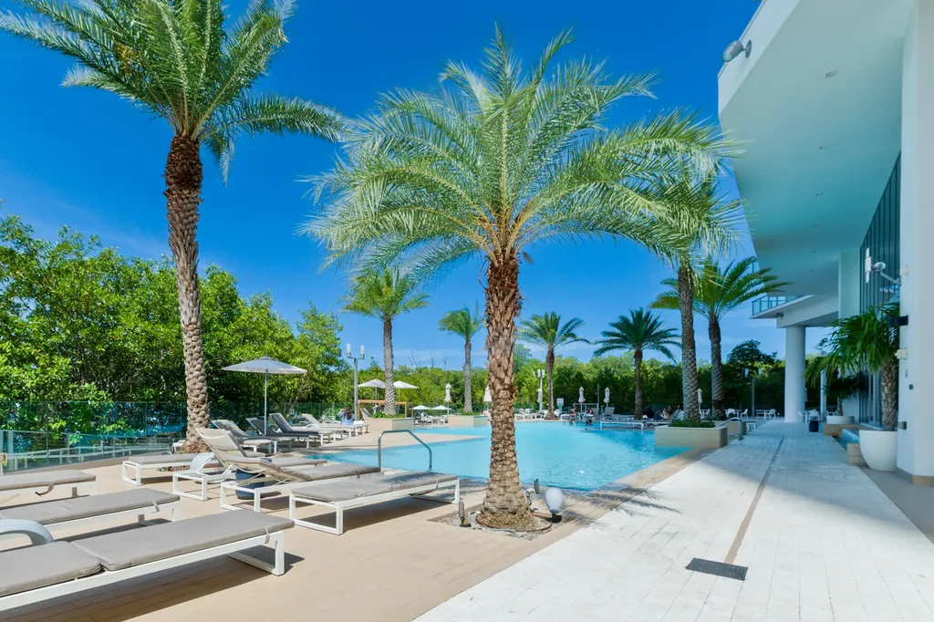 16385 Biscayne Boulevard North Miami Beach FL 33160