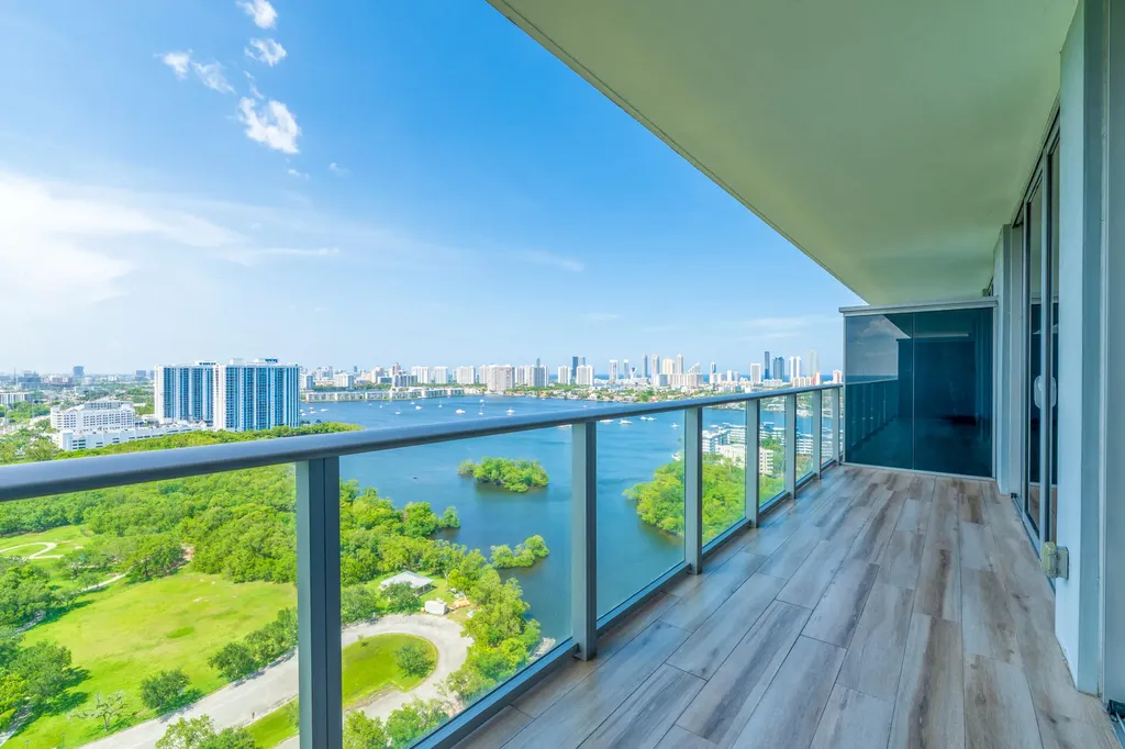 16385 Biscayne Boulevard North Miami Beach FL 33160