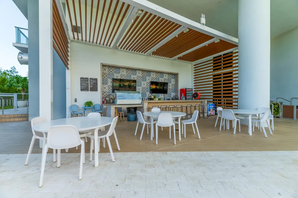 16385 Biscayne Boulevard North Miami Beach FL 33160