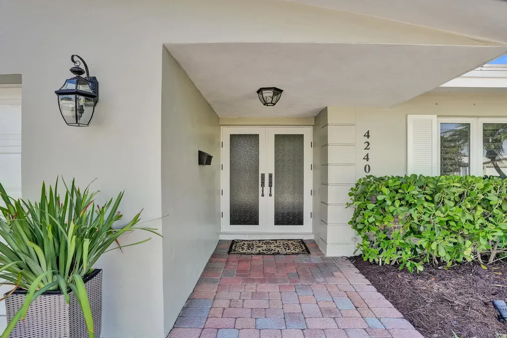 4240 NE 28th Avenue Fort Lauderdale FL 33308