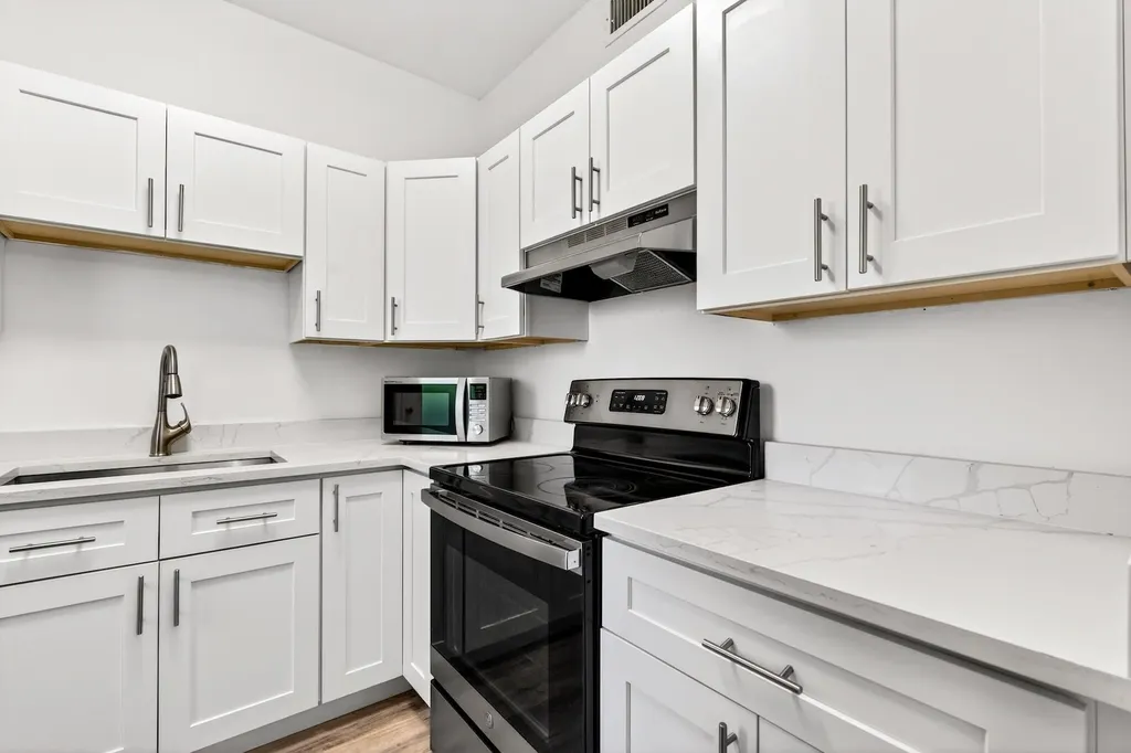 2555 NE 11th Street Fort Lauderdale FL 33304