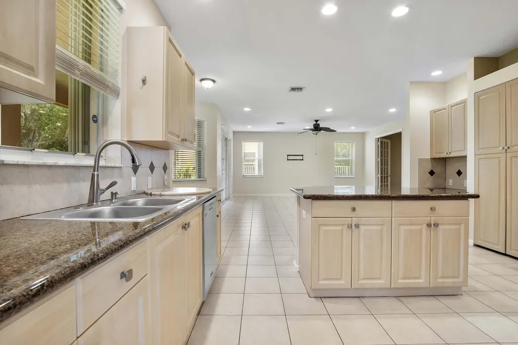 6370 Stonehurst Lake Worth FL 33467
