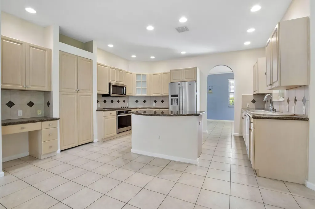 6370 Stonehurst Lake Worth FL 33467