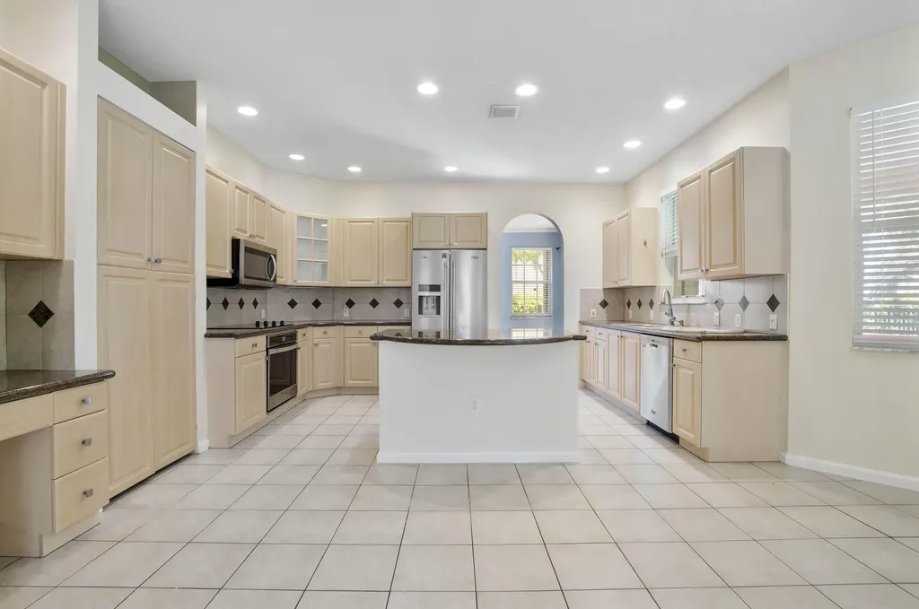 6370 Stonehurst Lake Worth FL 33467