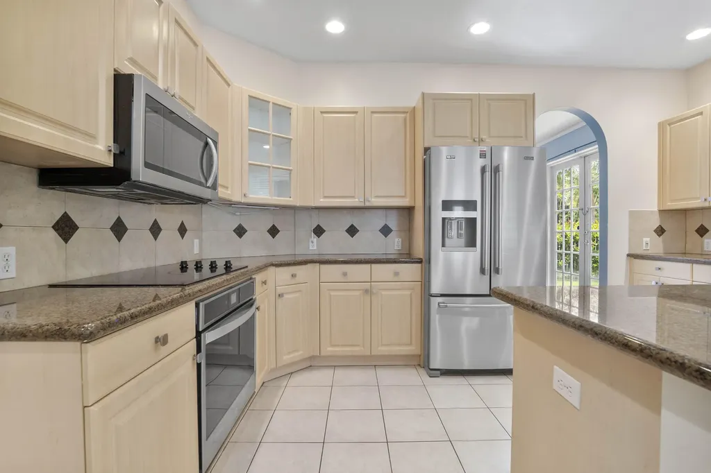 6370 Stonehurst Lake Worth FL 33467