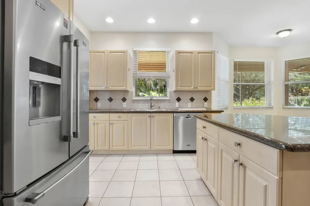 6370 Stonehurst Lake Worth FL 33467