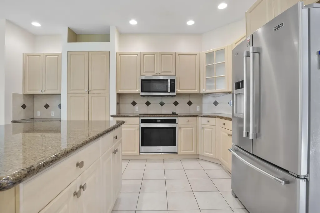 6370 Stonehurst Lake Worth FL 33467